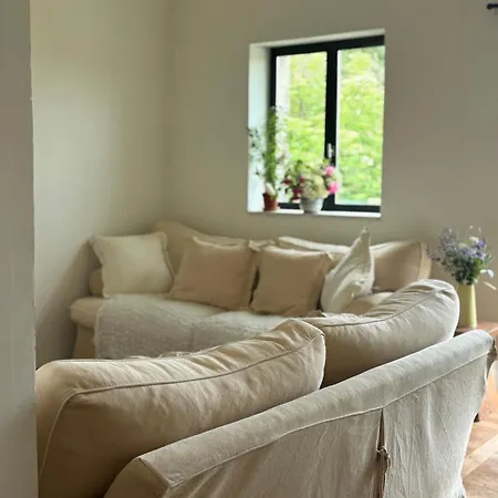 Quiet Countryside House & Secure Garden