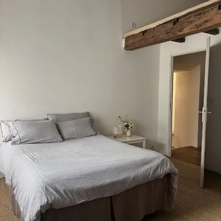 Дом отдыха Quiet Countryside House & Secure Garden Montignac-le-Coq