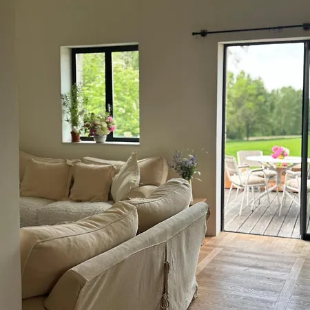 Дом отдыха Quiet Countryside House & Secure Garden Montignac-le-Coq