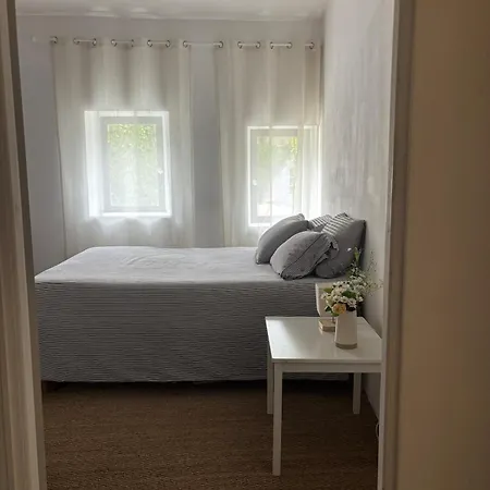 Дом отдыха Quiet Countryside House & Secure Garden Montignac-le-Coq